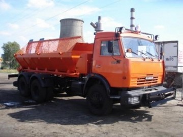 Подметально-уборочная машина КДМ на шасси КамАЗ 53215