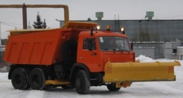 Подметально-уборочная машина Пескоразбрасыватель на КАМАЗ-651